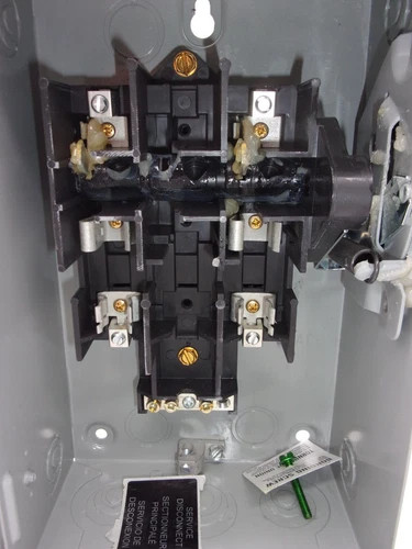 Eaton DG221NGB 30A General Duty Safety Switch — product image 5 of 8