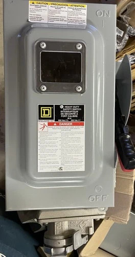 Square D CHU361AWK 30A Heavy Duty Safety Switch with Crouse-Hinds Arktite M4 Receptacle — primary product image