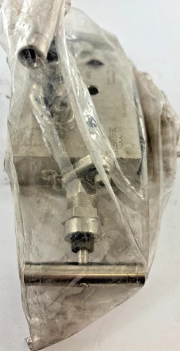 Swagelok Whitey SS-M3PDF8 3-Valve Instrument Manifold — product image 2 of 4