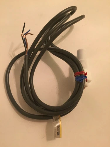 Omron Capacitive Proximity Switch E2KQ-X10ME1 — primary product image