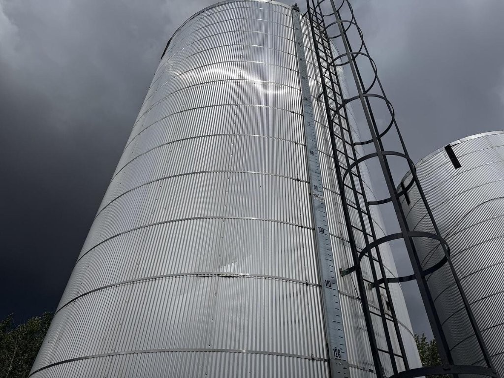 Refurbished 1000 BBL Production Storage Tanks w/ Dual Firetubes — product image 2 of 6