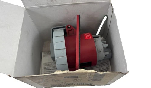 Leviton 430R7W Watertight Pin and Sleeve Receptacle, 30A 480V 3P4W — product image 2 of 6