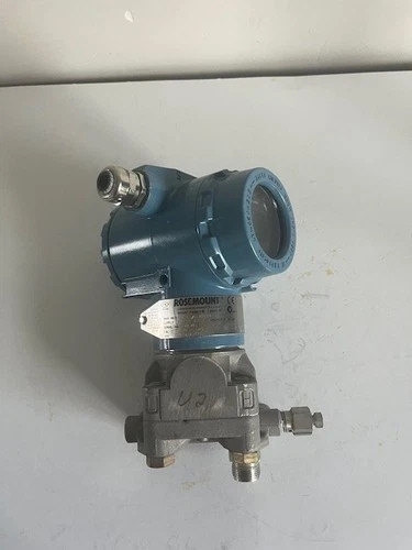 Rosemount 3051CG3A22A1AB4M5 Gage Pressure Transmitter with LCD Display and Attached Manifold — primary product image