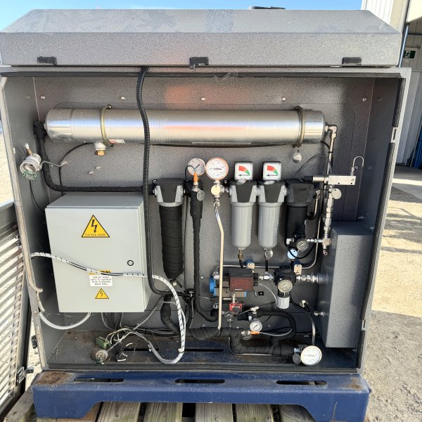 Generon Self-Contained Portable Nitrogen Generator with 14 HP Diesel Engine Driven Feed Air Compressor