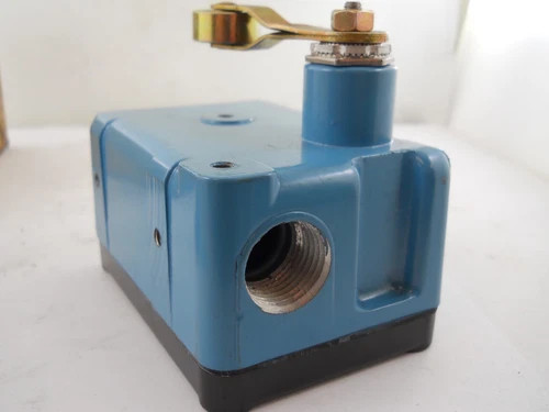 Honeywell Micro Switch OP-AR Splash Proof Switch — product image 4 of 7
