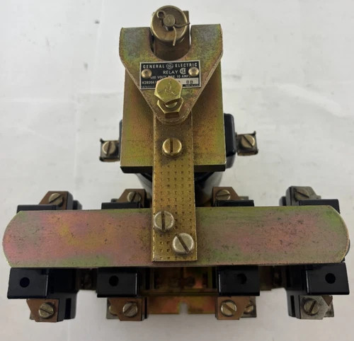 General Electric IC2820A100-BB2-BB 8-Pole DC Relay — primary product image