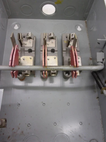 Federal Pacific Electric 7132 Safety Switch, 3P, Non-Fusible, 100A, 240V, NEMA 1 — product image 4 of 9