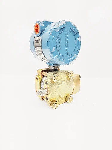 Rosemount 1151GP4E12C6 Gage Pressure Transmitter with Manifold — product image 2 of 4