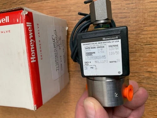 Honeywell Skinner 71395SN1GVM5 3-Way Normally Closed Solenoid Valve 1/8" NPT — primary product image