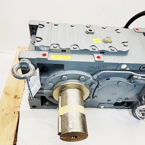 SEW-Eurodrive MC3RVSF05 Helical Gear Reducer 70:1 Ratio — product image 2 of 10