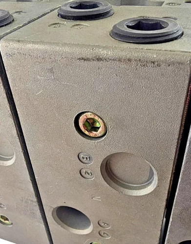Joucomatic 35500099 Manifold Block with Subbase Bottom ISO 2 3/4" NPT — product image 3 of 4