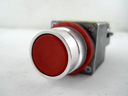 Allen-Bradley 800MR-A6AK Red Flush Head Push Button — product image 6 of 6