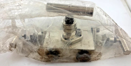 Swagelok Whitey SS-M3PDF8 3-Valve Instrument Manifold — product image 4 of 4