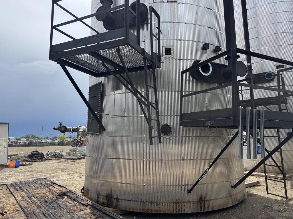 Refurbished 1000 BBL Production Storage Tanks w/ Dual Firetubes — product image 4 of 6