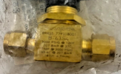 Swagelok B-43S4 Brass Ball Valve — product image 2 of 3