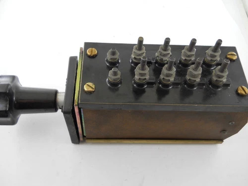 Westinghouse Type W Voltmeter Selector Switch Style 1418722 — primary product image