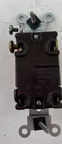 Leviton 1222-2 Double-Pole 20A Toggle Switch — product image 3 of 6