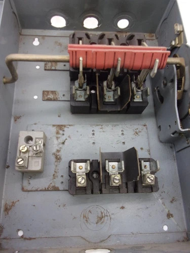 Square D H361N Heavy Duty Safety Switch, 30A, 600V, 3-Pole, Fusible, NEMA 1 — product image 4 of 9