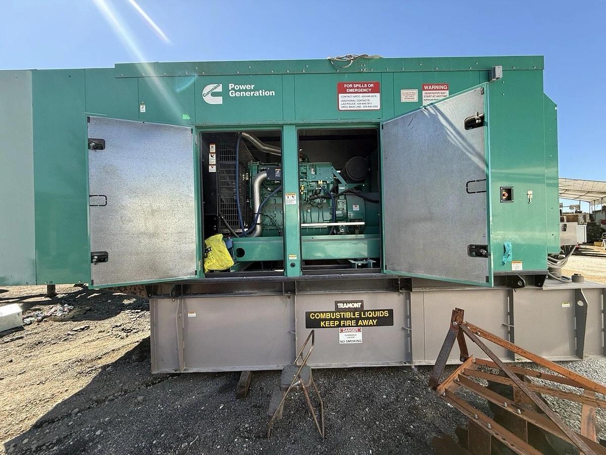 Cummins DFEK 500kW Standby / 455kW Prime Sound Attenuated Diesel Generator Set — product image 7 of 10