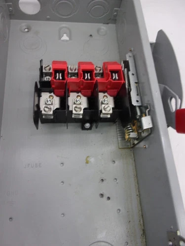 Siemens GNF323 Non-Fusible General Duty Safety Switch, 100A, 240V, 3-Pole, NEMA 1 — product image 4 of 7