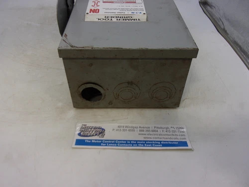 Cutler-Hammer DH361FGK Heavy Duty Safety Switch, 30A, 600V, 3-Pole, Fusible, NEMA 1 — product image 8 of 9