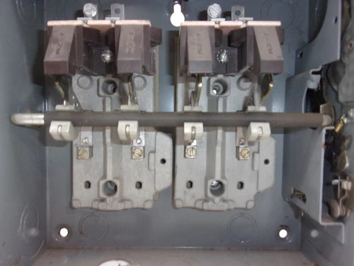 Cutler-Hammer DH461U Heavy Duty Safety Switch 30A 600V 4-Pole Non-Fusible NEMA 1 — product image 4 of 8