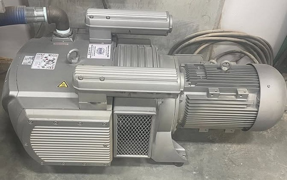 Becker VTLF 2.250 Dry Rotary Vacuum Pump