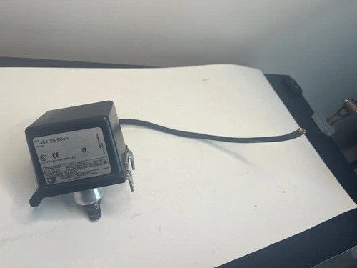 United Electric J54-25 9644 Pressure Switch